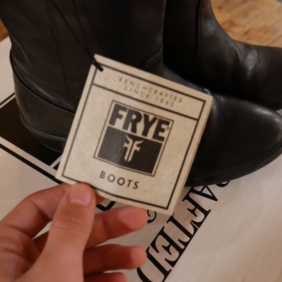 NWT Frye - Melissa Button Short - New - Picture 6 of 10